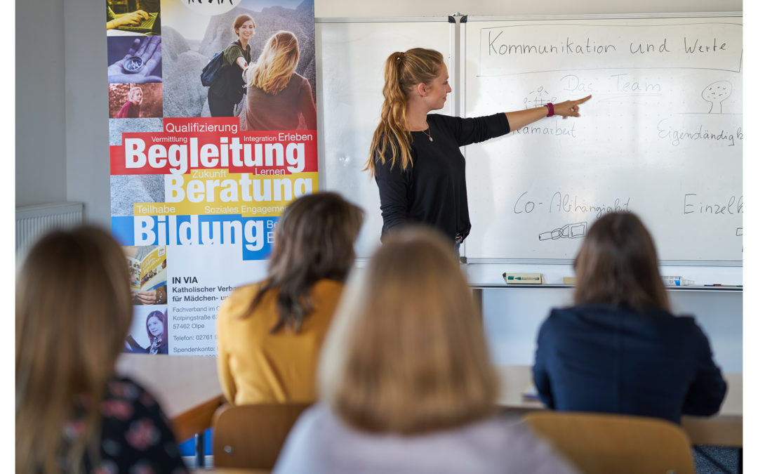 Honorarkräfte für den Fort- und Weiterbildungsbereich gesucht