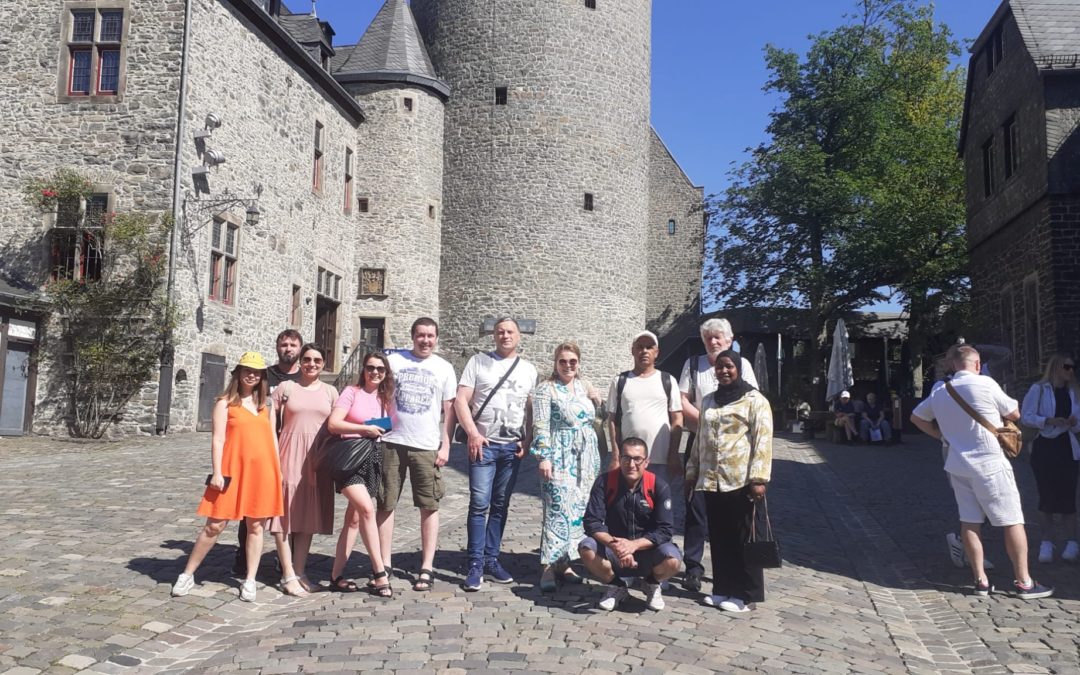 Ein Tag in unserem Integrationskurs: Eine Reise ins Mittelalter